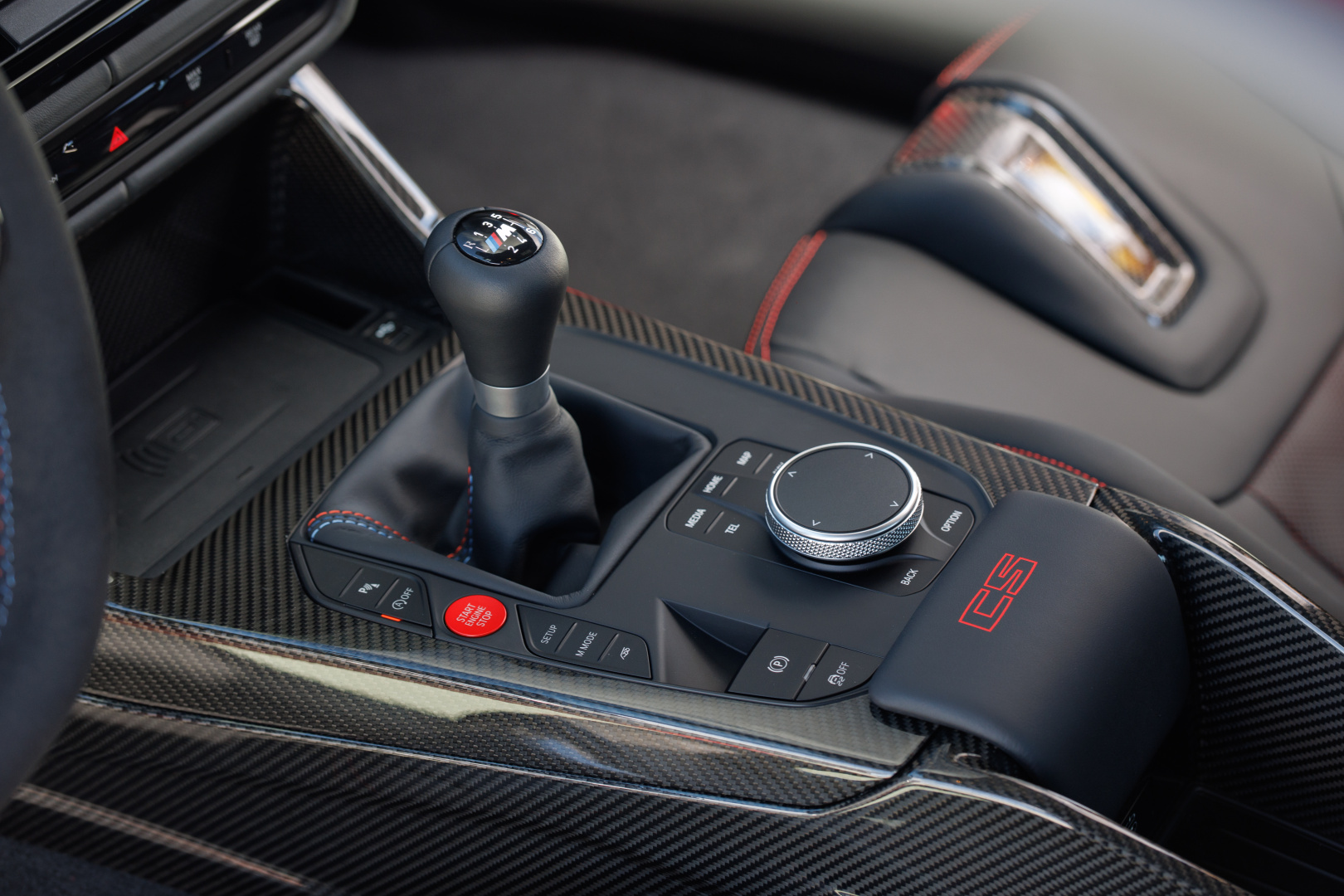 SMALL_P90641074_highRes_the-bmw-m3-cs-handsc